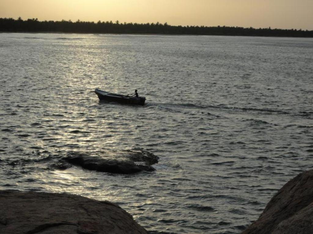 Naaval Hotel Batticaloa Eksteriør bilde