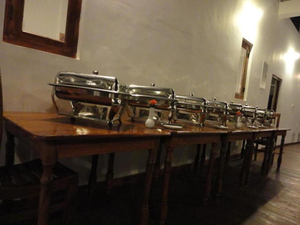 Naaval Hotel Batticaloa Eksteriør bilde