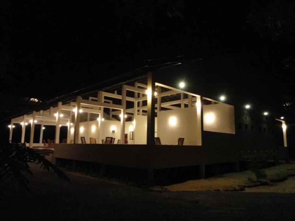 Naaval Hotel Batticaloa Eksteriør bilde
