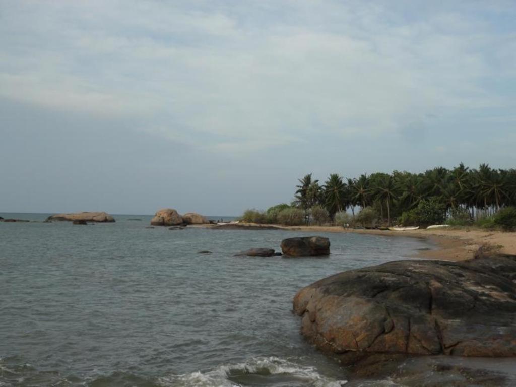 Naaval Hotel Batticaloa Eksteriør bilde
