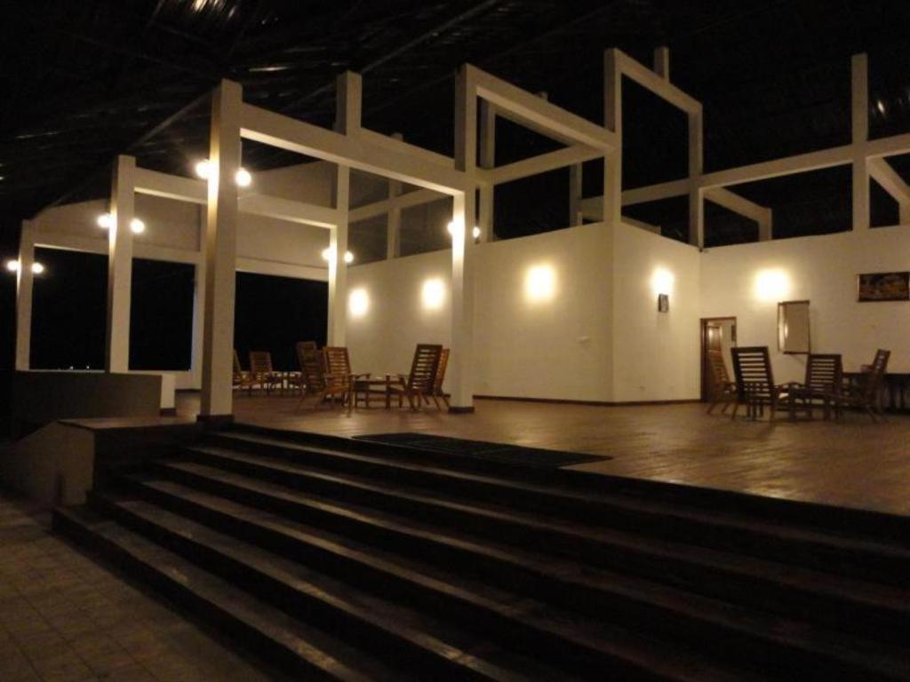 Naaval Hotel Batticaloa Eksteriør bilde