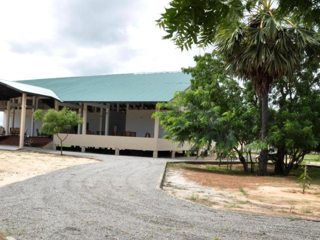 Naaval Hotel Batticaloa Eksteriør bilde