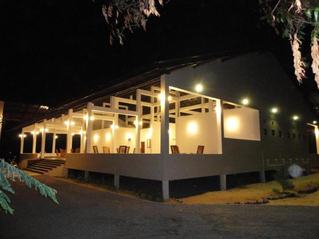 Naaval Hotel Batticaloa Eksteriør bilde