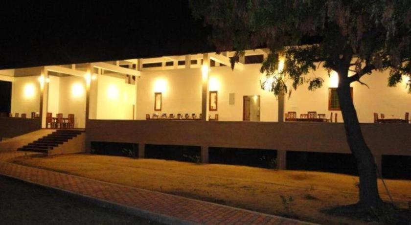Naaval Hotel Batticaloa Eksteriør bilde