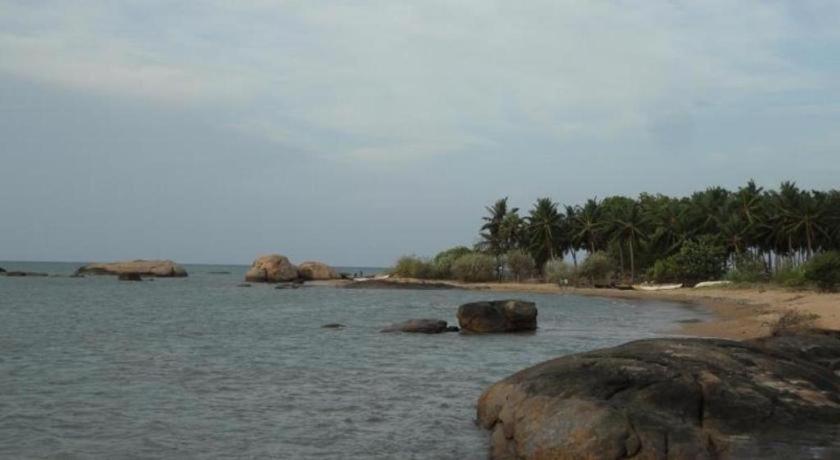 Naaval Hotel Batticaloa Eksteriør bilde