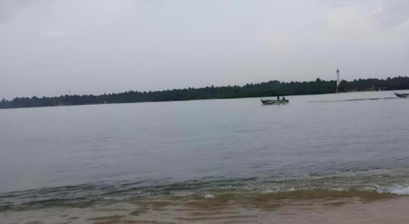 Naaval Hotel Batticaloa Eksteriør bilde