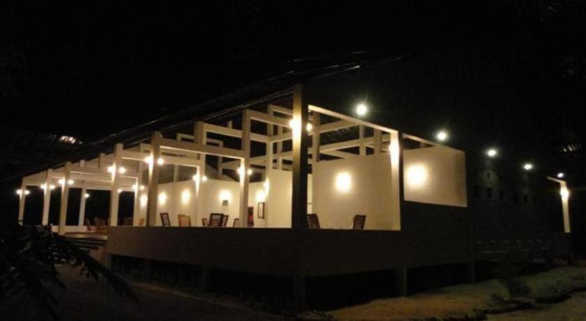 Naaval Hotel Batticaloa Eksteriør bilde