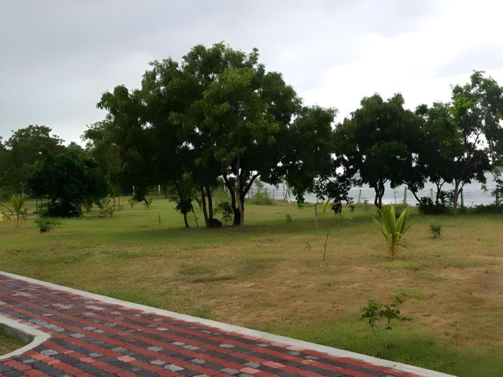 Naaval Hotel Batticaloa Eksteriør bilde