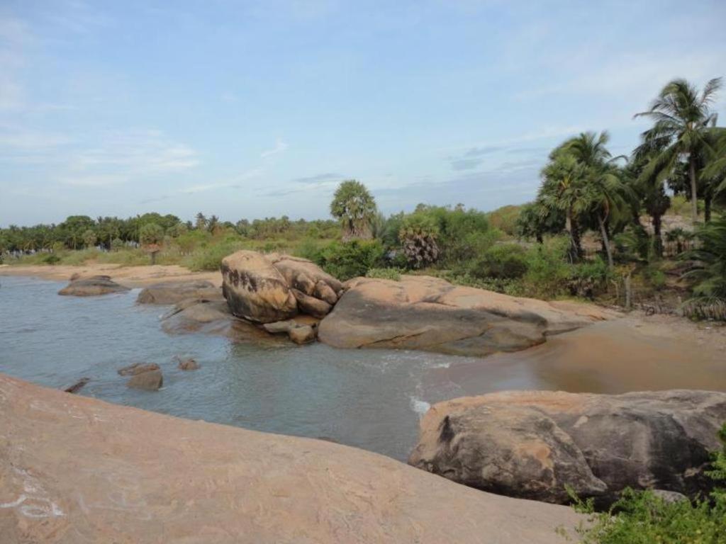 Naaval Hotel Batticaloa Eksteriør bilde