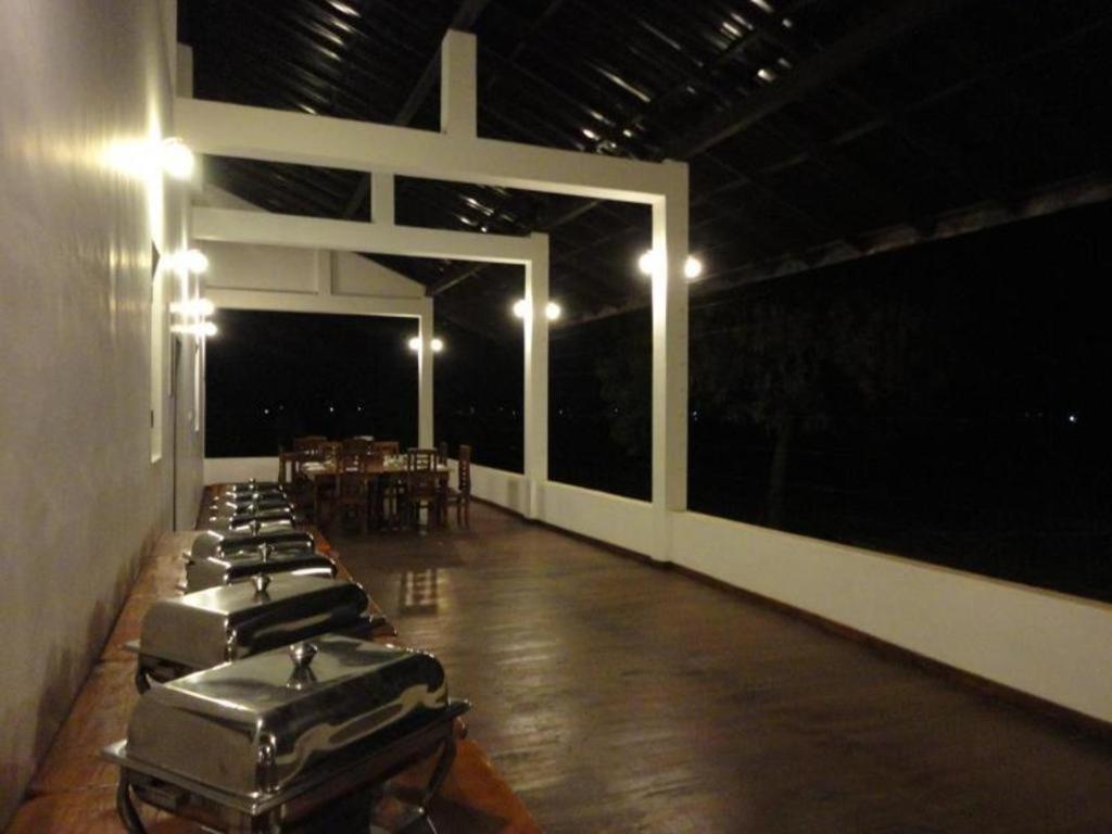 Naaval Hotel Batticaloa Eksteriør bilde