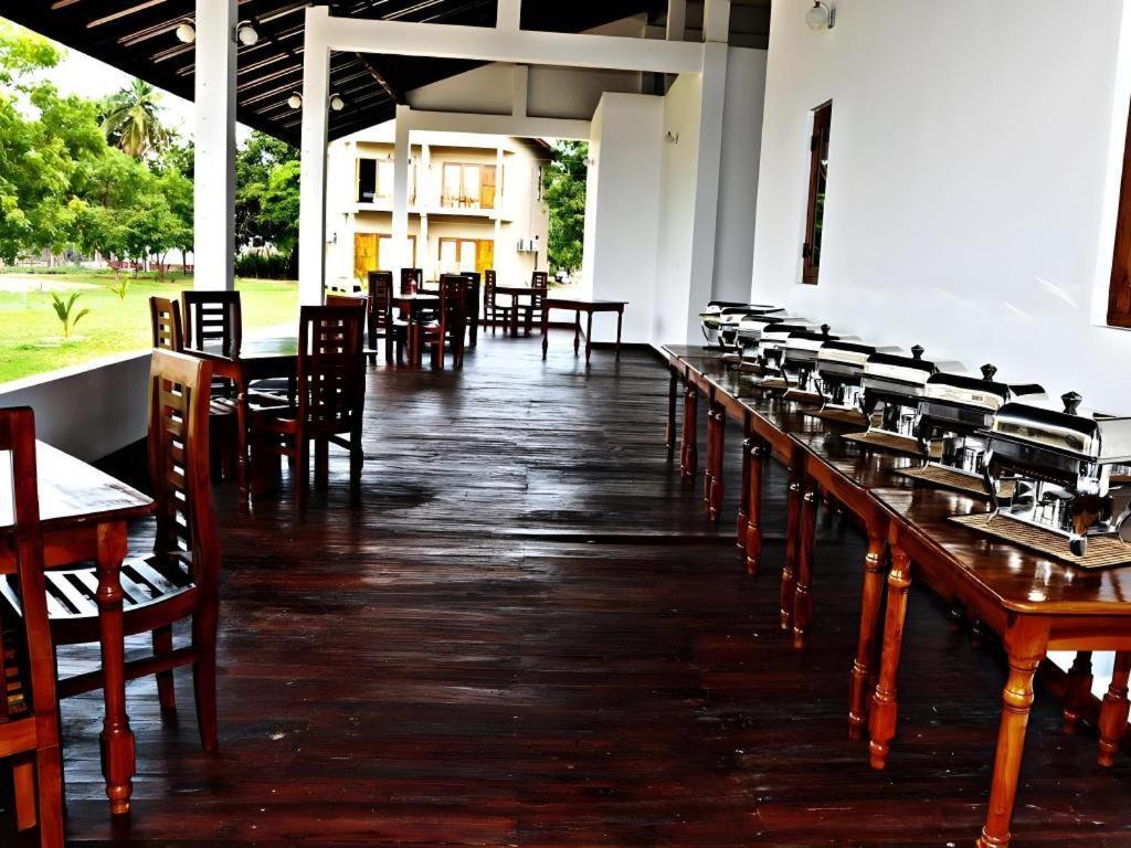 Naaval Hotel Batticaloa Eksteriør bilde
