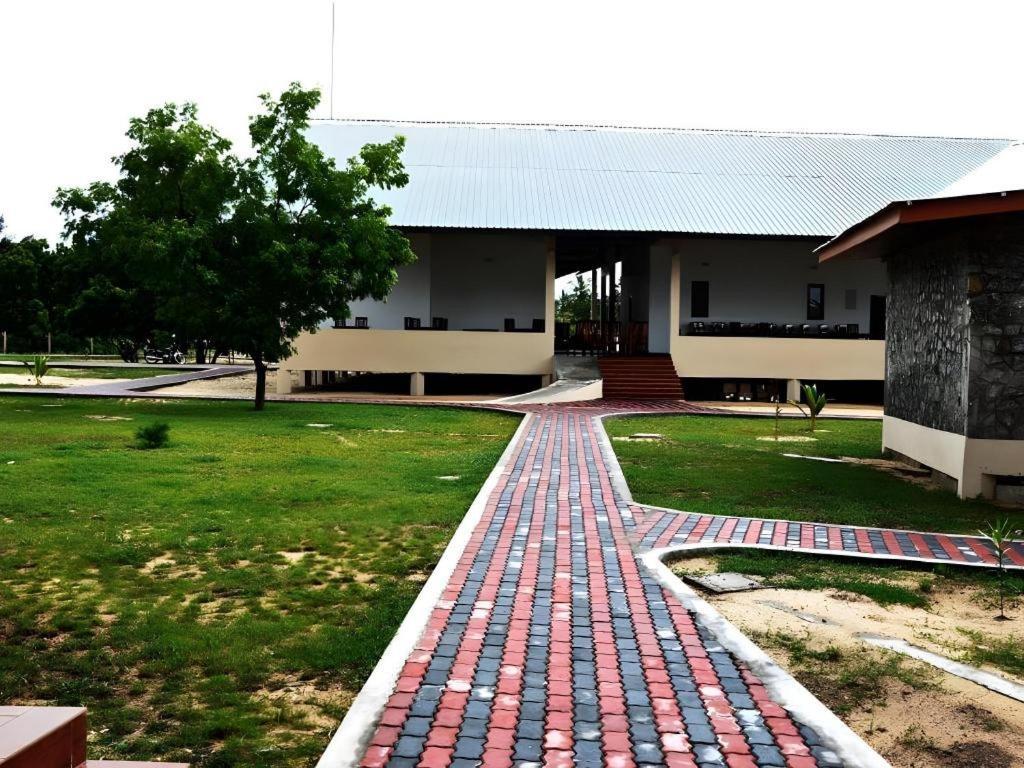 Naaval Hotel Batticaloa Eksteriør bilde