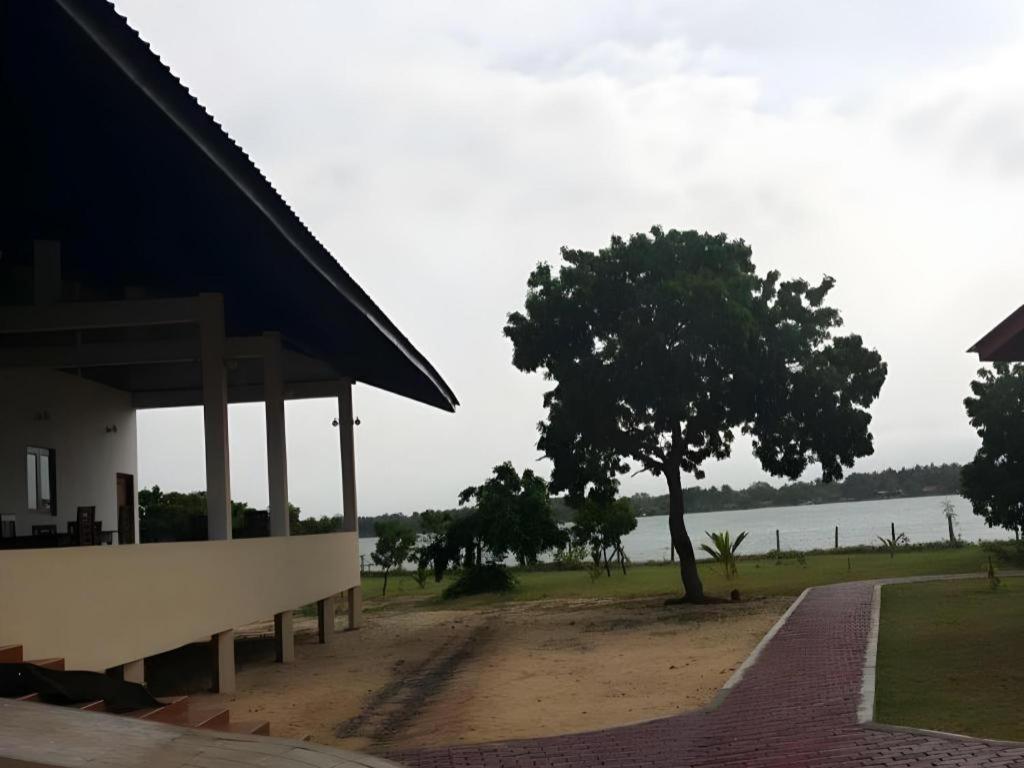 Naaval Hotel Batticaloa Eksteriør bilde