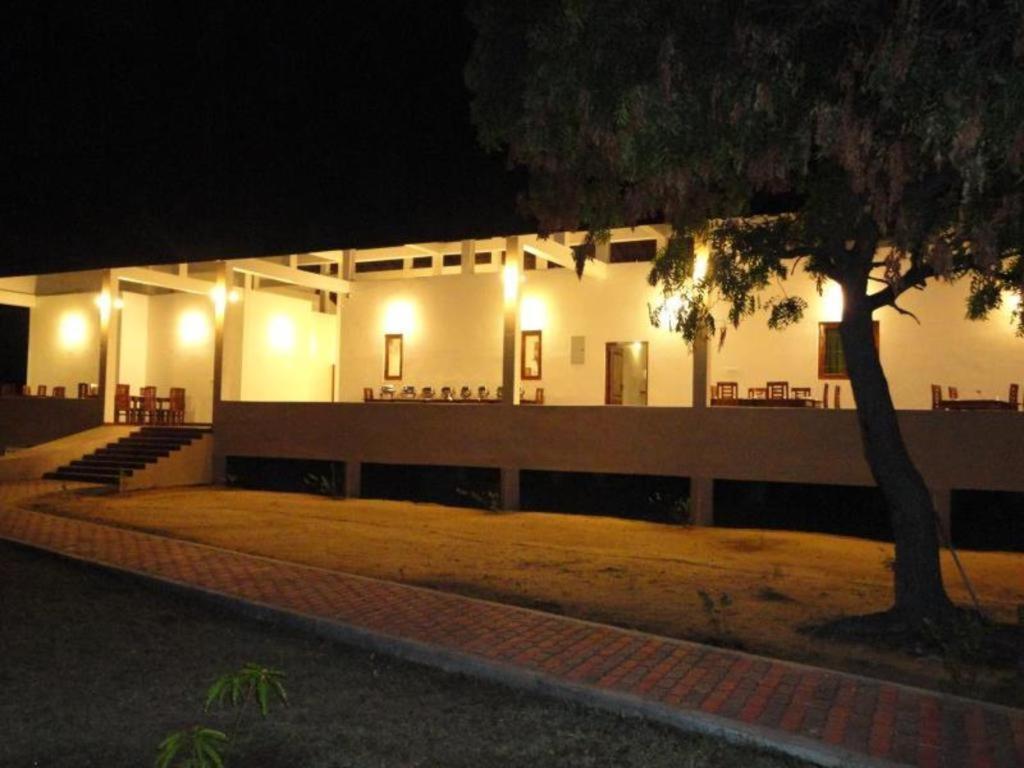 Naaval Hotel Batticaloa Eksteriør bilde