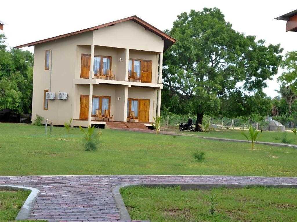 Naaval Hotel Batticaloa Eksteriør bilde